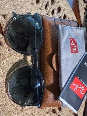 Ray-Ban 2204 Womens Frame Sunglasses with Dark/gray Lenses
